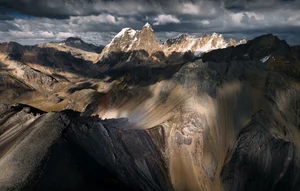 Breathtaking Landscapes of the Andes Mountains: Exploring Peru's Rainbow Mountain, Machu Picchu, and the Cordillera Blanca's Stunning Natural Beauty-7