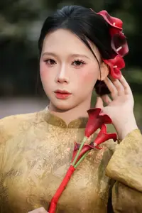 Graceful Vietnamese Ao Dai: Traditional Beauty Adorned with Red Calla Lilies-2