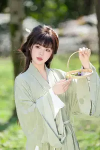Asian Beauty: Sai Xi Xi Li Ma in Elegant Green Hanfu – YiTuYu Vol.8747 Collection-5