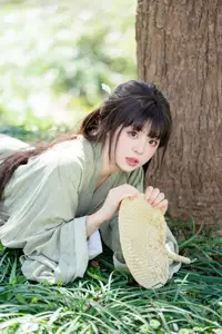 Asian Beauty: Sai Xi Xi Li Ma in Elegant Green Hanfu – YiTuYu Vol.8747 Collection-8