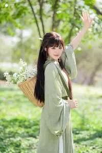 Asian Beauty: Sai Xi Xi Li Ma in Elegant Green Hanfu – YiTuYu Vol.8747 Collection-21