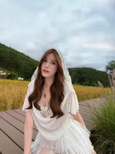 Tang My Han: A Muse's Beauty Amidst Golden Rice Fields, A Breathtaking Moment-0