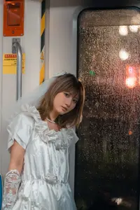 YiTuYu Vol.8790: Pao Pao Xiao Mie – Contemplative Beauty in Pristine White Dress-12