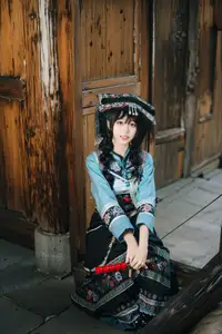 Mystical Ethnic Beauty: Xiao Wen Shines in Traditional Guizhou Attire Vol.8719-18