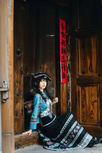 Mystical Ethnic Beauty: Xiao Wen Shines in Traditional Guizhou Attire Vol.8719-7