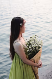 VGU No.48: Nét Dịu Dàng Cô Gái Việt Bên Bó Cúc Họa Mi Thanh Khiết-2