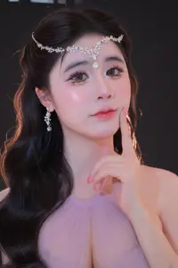 Dreamy Princess: Ethereal Beauty, Elegant Gown & Exquisite Jewelry-2