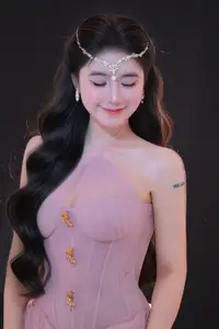 Dreamy Princess: Ethereal Beauty, Elegant Gown & Exquisite Jewelry-4