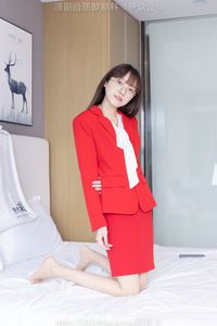 BoBoSocks No.557 Zhiyu: Elegant Chinese Model in Professional Red Suit & Glasses-24
