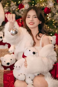 XVG No.39: Cozy Christmas Girl: Discovering Festive Beauty and Sweet Surprises.-3