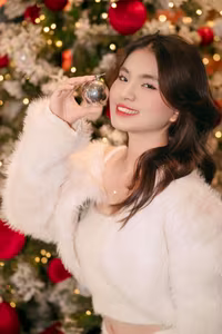 XVG No.39: Cozy Christmas Girl: Discovering Festive Beauty and Sweet Surprises.-2
