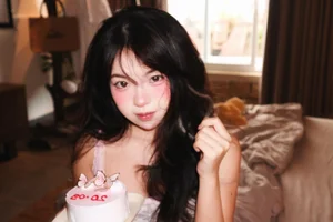 TikToker Thubaongok shines in a sweet and dreamy outfit check under the golden sun-2