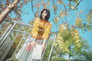 YiTuYu Art Language Vol.8738 Nan Nan: A Radiant Autumn Girl Embracing Warm Afternoon Sun-8