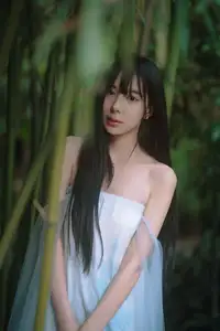 Xiao Yu: Orchid Garden Muse in YiTuYu Vol.8701 – Captivating Serenity Unveiled-3