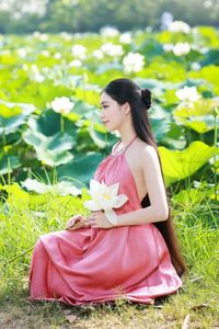 Elegant Vietnamese Girl in Pink Ao Yem by Lotus Pond, Capturing Traditional Beauty and Serenity-9