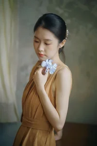 Chasing the Golden Hour: A Retro Visual Journey with Yi Zhi You Zi’s Art Language-35