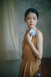 Chasing the Golden Hour: A Retro Visual Journey with Yi Zhi You Zi’s Art Language-24