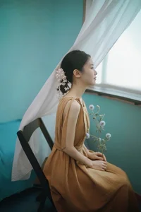 Chasing the Golden Hour: A Retro Visual Journey with Yi Zhi You Zi’s Art Language-7