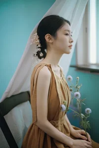 Chasing the Golden Hour: A Retro Visual Journey with Yi Zhi You Zi’s Art Language-30