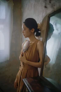 Chasing the Golden Hour: A Retro Visual Journey with Yi Zhi You Zi’s Art Language-10