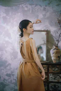 Chasing the Golden Hour: A Retro Visual Journey with Yi Zhi You Zi’s Art Language-5