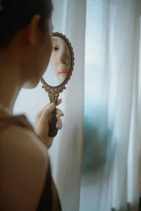 Chasing the Golden Hour: A Retro Visual Journey with Yi Zhi You Zi’s Art Language-43