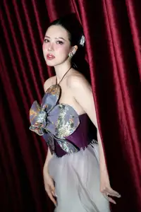 Radiant Actress in Elegant Stage Costume, Her Graceful Beauty Captivates Every Gaze on Stage.-3