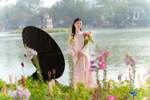 Timeless Elegance: Discovering the Soul of Hanoi Through the Grace of Ao Dai-8