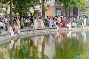 Timeless Elegance: Discovering the Soul of Hanoi Through the Grace of Ao Dai-4