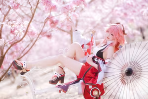 Coser Guaxi Jiang Transforms into Yae Miko Genshin Impact: Enchanting Beauty Amidst Sakura-10