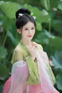 Xu Jin Huan's Serene Hanfu Beauty Amidst Lotus Pond - YiTuYu Vol.8702 Photoshoot-2