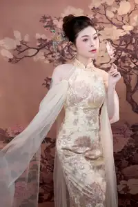Captivating Asian Beauty: Elegant Woman in Traditional Attire Adorned with Exquisite Pearls.-3