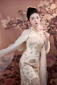 Captivating Asian Beauty: Elegant Woman in Traditional Attire Adorned with Exquisite Pearls.-7