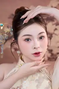 Captivating Asian Beauty: Elegant Woman in Traditional Attire Adorned with Exquisite Pearls.-2