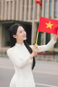 VGU No.117: Graceful Vietnamese Ao Dai at Ho Chi Minh Mausoleum – Hanoi's Proud Charm-1