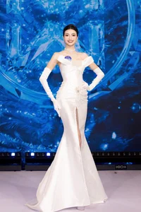 The Striking Presence of Model Tuyen Duong at Miss World Vietnam 2025-7