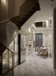 Neoclassical Elegance in a 3m Alley: A Masterpiece of Small-Space Luxury Architecture-2