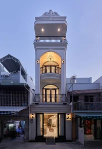 Neoclassical Elegance in a 3m Alley: A Masterpiece of Small-Space Luxury Architecture-37