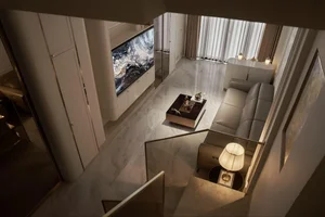 Neoclassical Elegance in a 3m Alley: A Masterpiece of Small-Space Luxury Architecture-9