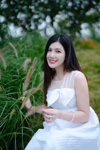 VGU No.159: Radiant Smile & Pristine Beauty Amidst a Vibrant Blooming Garden-1