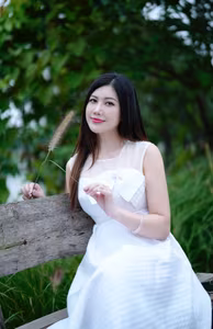 VGU No.159: Radiant Smile & Pristine Beauty Amidst a Vibrant Blooming Garden-7