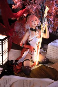 Discover the captivating Wuthering Waves Changli cosplay-11