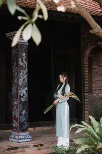 Elegant Ao Dai Beauty: Vietnamese Girl's Grace with Flowers in a Classic Setting-4
