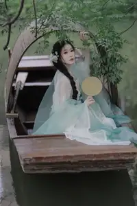 Wu Yue's Serene Classical Beauty in Traditional Attire - YiTuYu Vol.8711-1