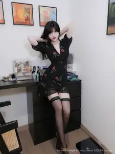 XiuRen No.10586: Bai Lu Lulu's Alluring Charm in a Rose Black Dress, Irresistible Elegance-7