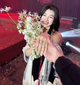 Radiant Beauty: Vietnamese Actress Lan Thy Celebrates Romantic Engagement to Her Conductor Boyfriend After Two Years of Love-8