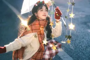 YiTuYu Vol.8588: Discover the Romantic Charm of a Festive Girl with Gifts-10