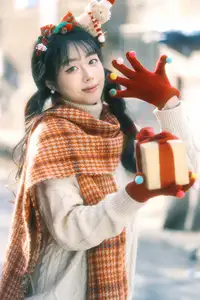 YiTuYu Vol.8588: Discover the Romantic Charm of a Festive Girl with Gifts-14