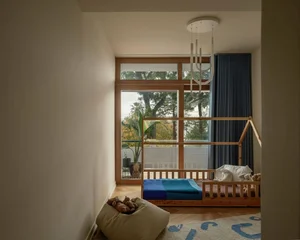 Warm 160m2 apartment for a young family transformed from a rigid office-1