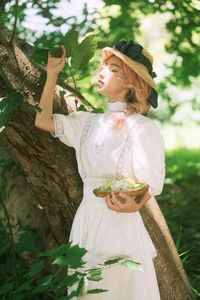 YiTuYu Art Language Vol.8293 Fei Fei: Captivating Vintage Charm in Nature's Embrace-2